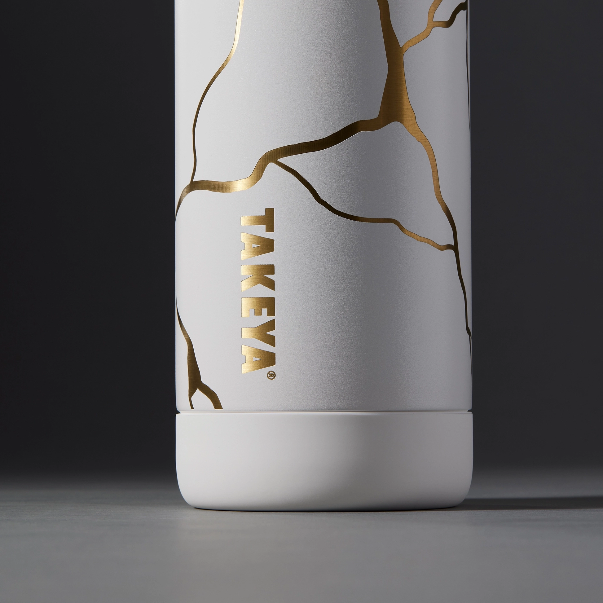 kintsugi-water-bottle-with-straw-lid-w8 51389-TK_HO25_Kintsugi_Takeya9236_Crop.png