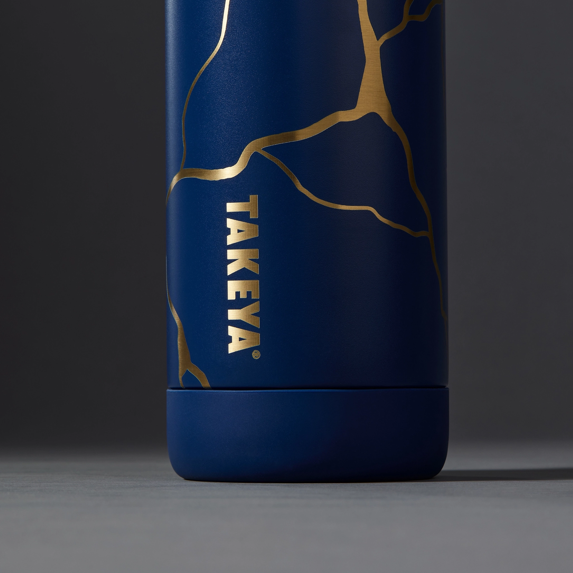 kintsugi-water-bottle-with-spout-lid-t7 51390-TK_HO25_Kintsugi_Takeya9241_Crop.png